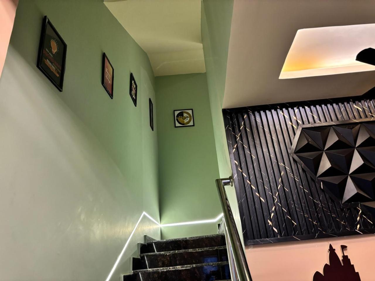 Holy City Inn Varanasi Exterior photo