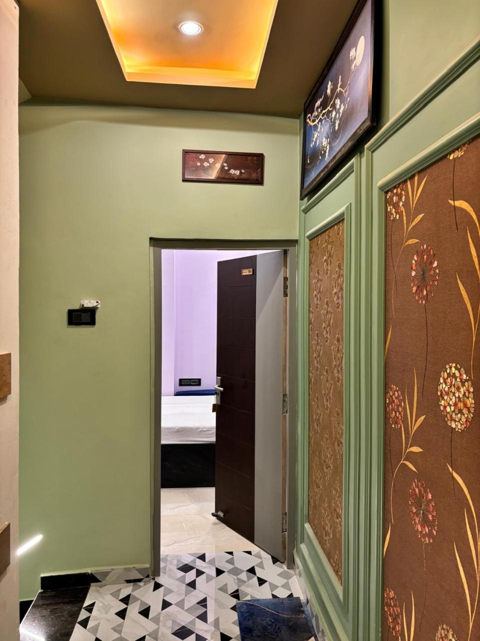 Holy City Inn Varanasi Exterior photo