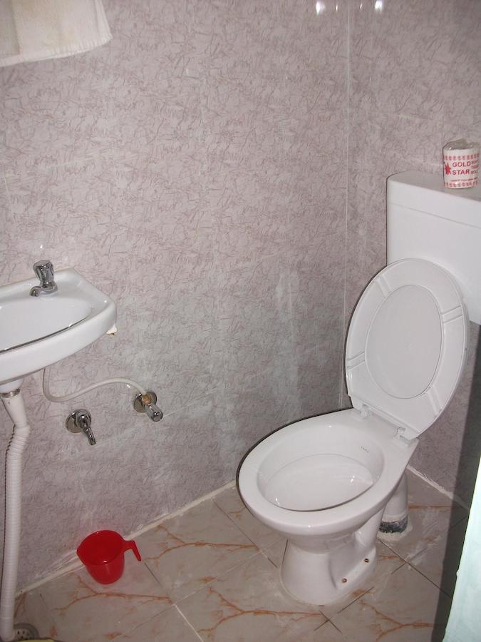 Holy City Inn Varanasi Room photo
